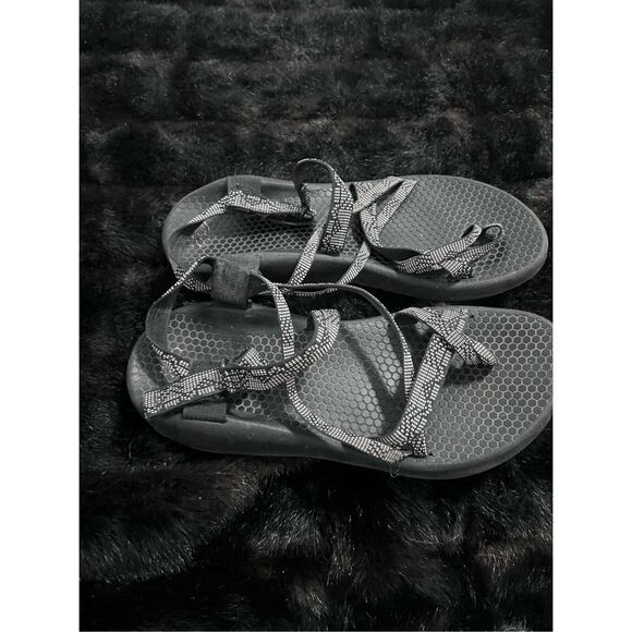 Women's Athletic Works Strappy Sandal Flat Toe Loop Black & White Size 9 - Picture 1 of 5